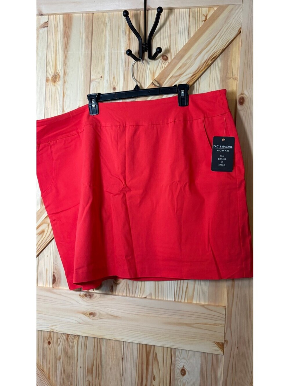 Zac & Rachel Woman Hibiscus Red Skort Size 24W with Pockets